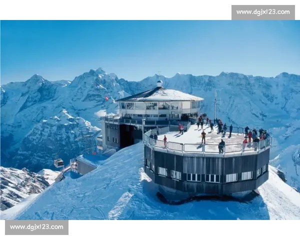 雪域争锋:滑雪决赛巅峰对决激烈场面全景呈现 雪域争锋:滑雪决赛巅峰对决激烈场面全景呈现